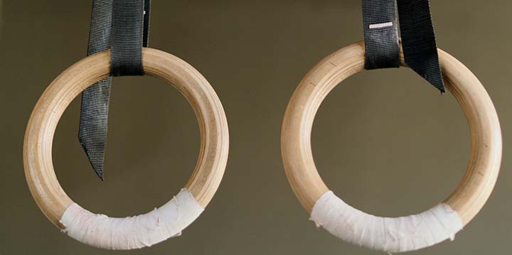 A pair of gymnastics rings is perfect for a minimalist calisthenic workout.